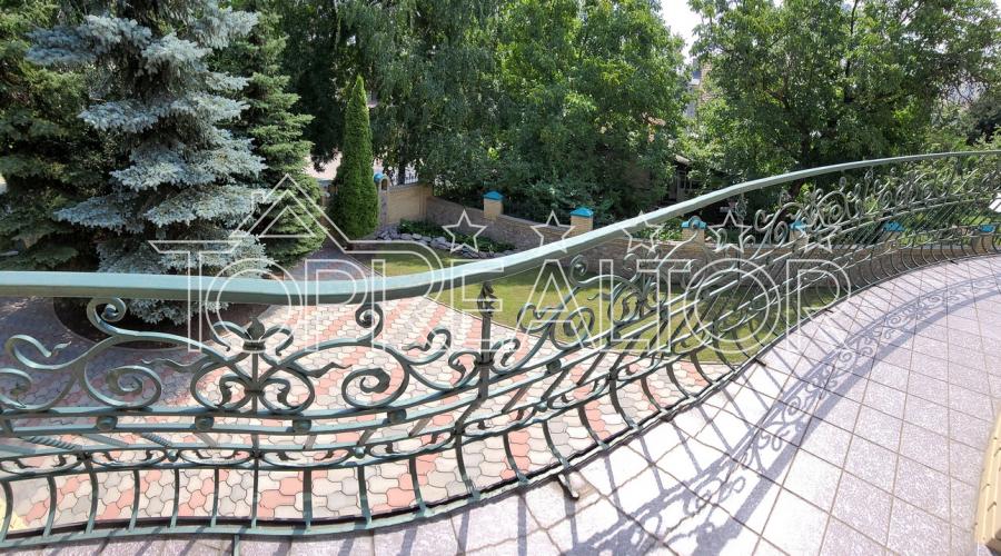 Дом с бассейном на Шатиловке | Toprealtor