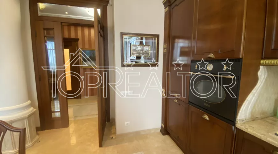 Продам 4 кімнатну квартиру в престижному будинку на вул. Чайковської 6 | Toprealtor