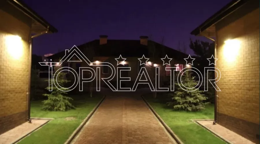 Продам будинок на Флоринці, всього 4 будинки на одній ділянці | Toprealtor