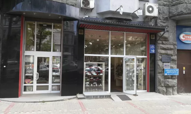 Продам готовий магазин по червоній лінії в центрі міста, пл. Павлівська | Toprealtor