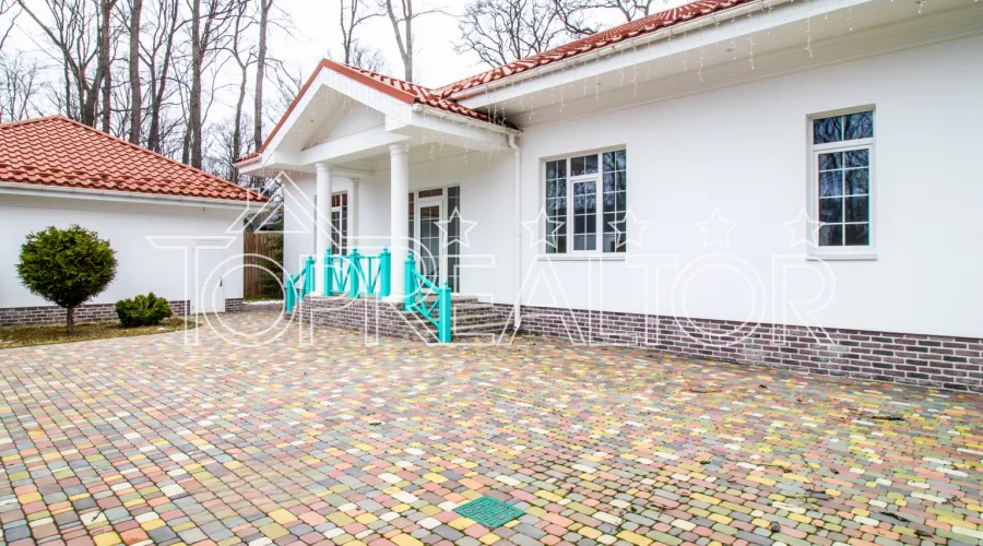 Продам будинок у прованському стилі в сел. Форест з ремонтом | Toprealtor