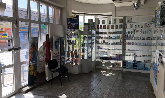 Просторе приміщення з виходом на червону лінію Полтавський Шлях | Toprealtor