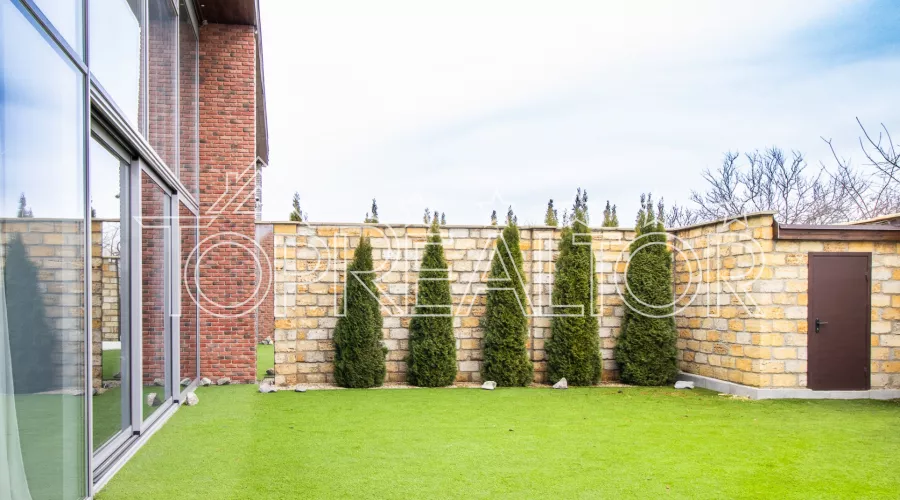 Продам будинок-дуплекс з ремонтом по просп. Науки | Toprealtor