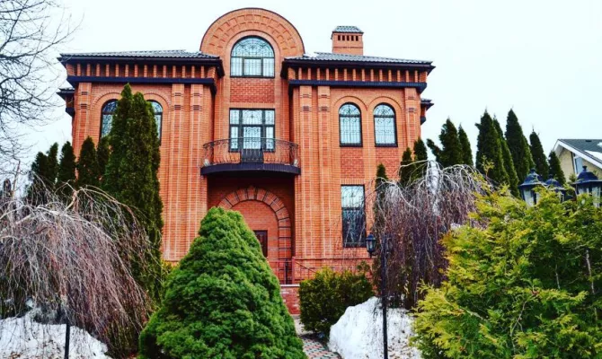 Продам класичний будинок в котеджному селищі на Робесп'єра | Toprealtor