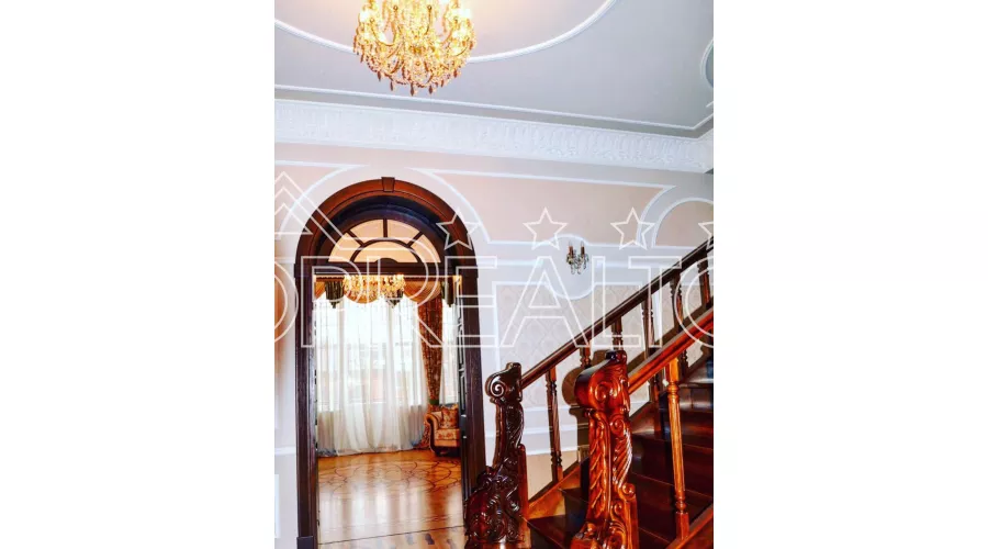 Продам класичний будинок в котеджному селищі на Робесп'єра | Toprealtor