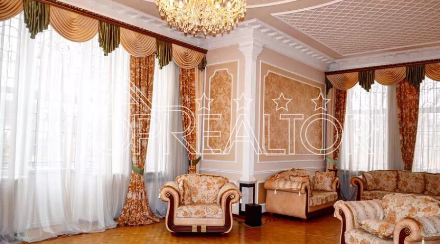 Продам класичний будинок в котеджному селищі на Робесп'єра | Toprealtor