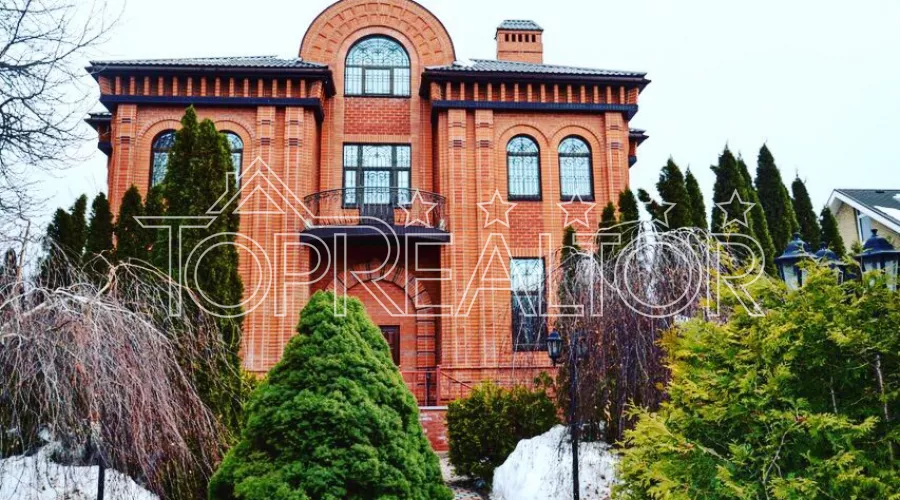 Продам класичний будинок в котеджному селищі на Робесп'єра | Toprealtor