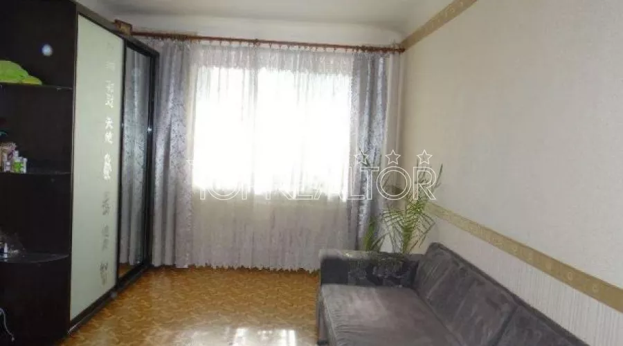 Продам 4 кімнатну квартиру в будинку зі шпилем на пл.Конституції | Toprealtor