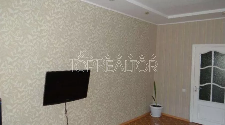 Продам 4 кімнатну квартиру в будинку зі шпилем на пл.Конституції | Toprealtor