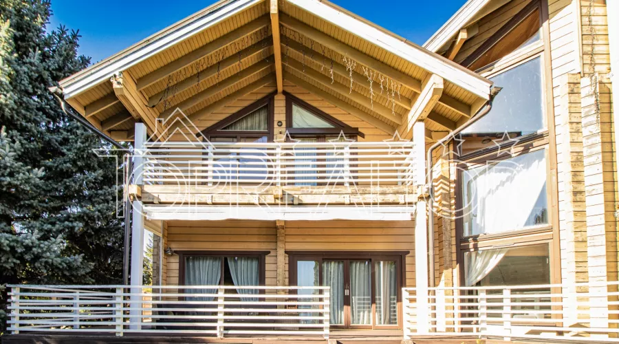 Продам фешенебельну садибу з пляжем на березі Безлюдівського водосховища | Toprealtor