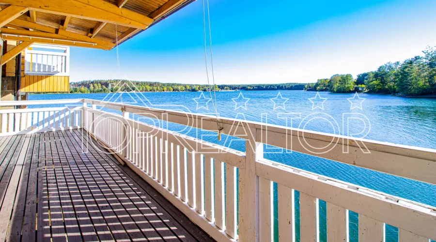 Продам фешенебельну садибу з пляжем на березі Безлюдівського водосховища | Toprealtor