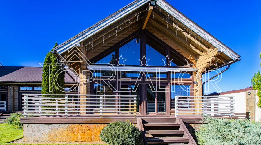 Продам фешенебельную усадьбу с пляжем на берегу Безлюдовского водохранилища | Toprealtor