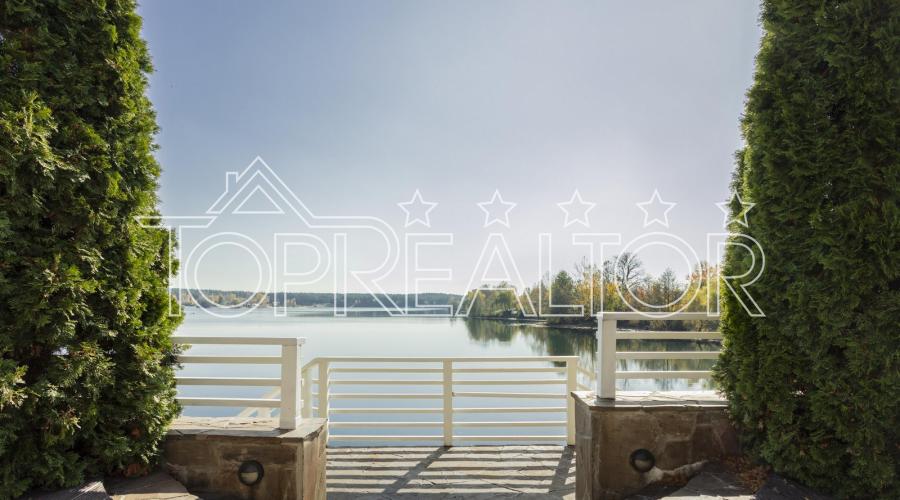 Продам усадьбу на берегу Безлюдовского водохранилища | Toprealtor