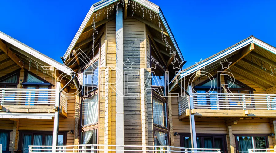 Продам фешенебельную усадьбу с пляжем на берегу Безлюдовского водохранилища | Toprealtor