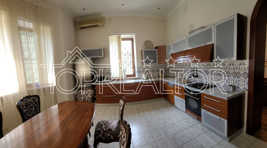 Будинок з басейном на Шатилівці | Toprealtor