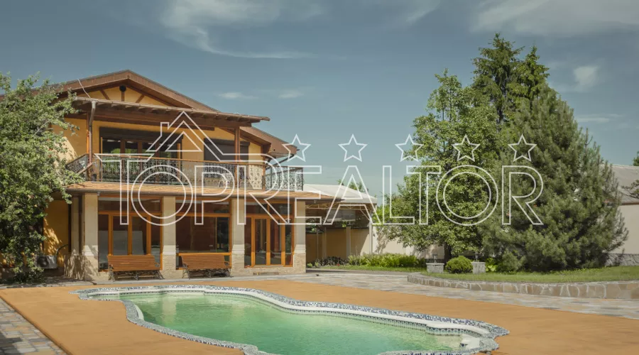 Сучасний заміський котедж з басейном в селищі Високий | Toprealtor