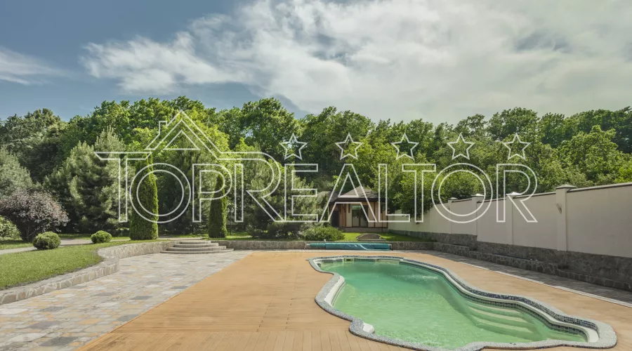 Сучасний заміський котедж з басейном в селищі Високий | Toprealtor