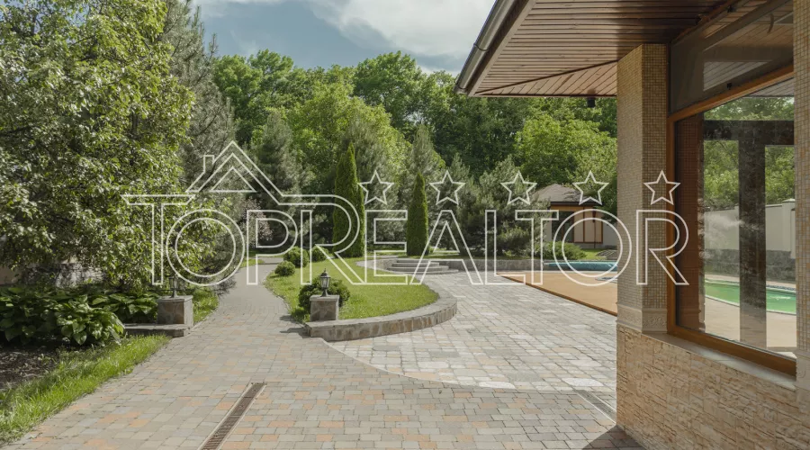 Сучасний заміський котедж з басейном в селищі Високий | Toprealtor