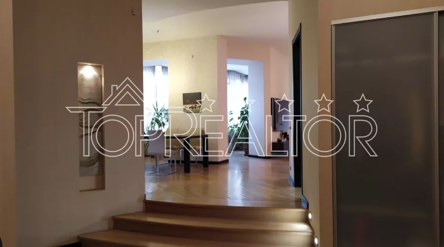 Продам простору 4 кімнатну квартиру в центрі міста на вул. Дарвіна | Toprealtor