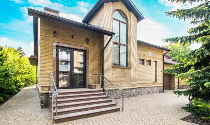 Продам сучасний котедж в р-ні М. Студентська | Toprealtor