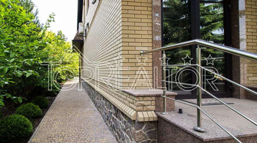 Продам сучасний котедж в р-ні М. Студентська | Toprealtor