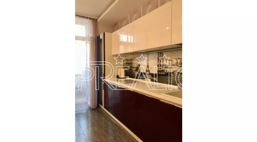 Продам 4 кімнатну квартиру в центрі, вул. Ярослава Мудрого | Toprealtor