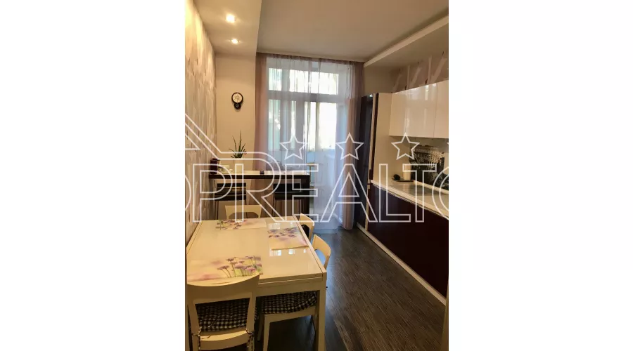 Продам 4 кімнатну квартиру в центрі, вул. Ярослава Мудрого | Toprealtor