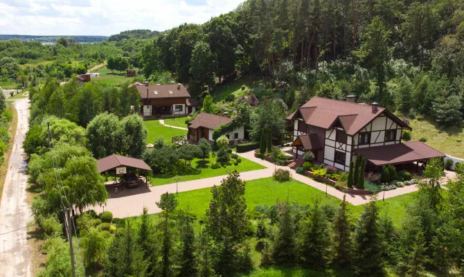 Маєток на Верхньому Салтові з виходом на Печенізьке водосховище | Toprealtor