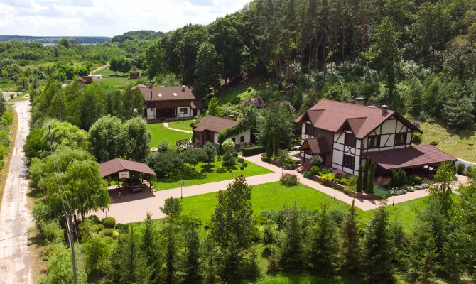 Маєток на Верхньому Салтові з виходом на Печенізьке водосховище | Toprealtor