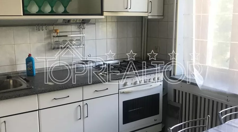 Продам 3 кімнатну квартиру в центрі, вул. Єсеніна | Toprealtor