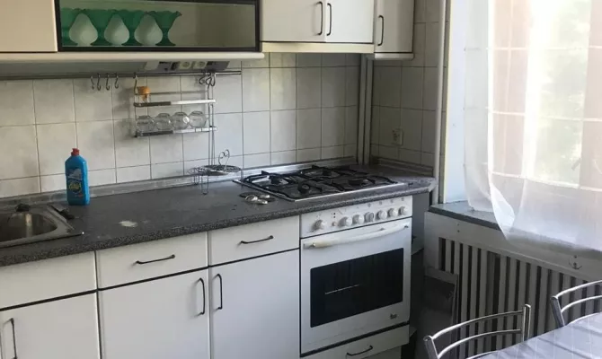 Продам 3 кімнатну квартиру в центрі, вул. Єсеніна | Toprealtor