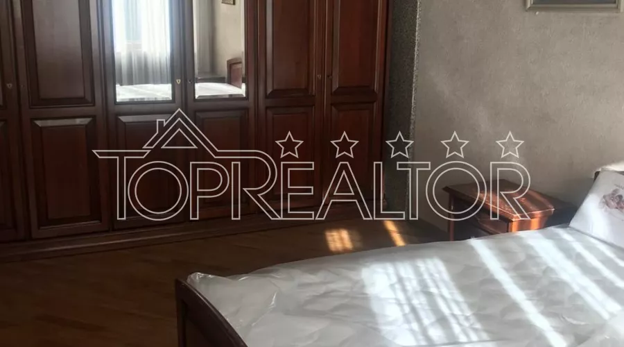 Продам 3 кімнатну квартиру в центрі, вул. Єсеніна | Toprealtor