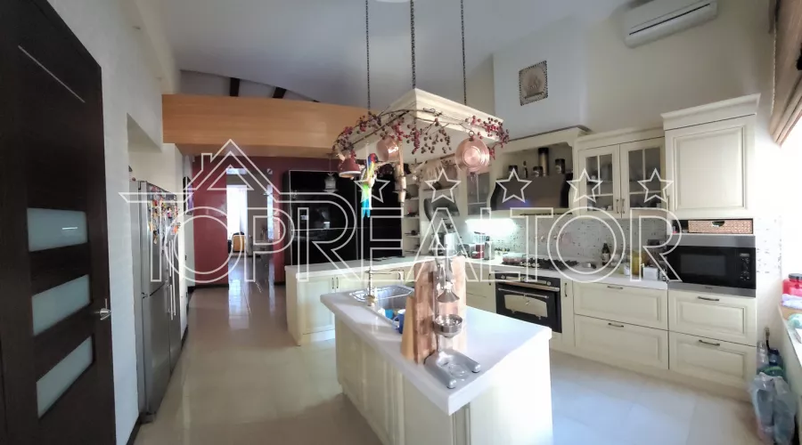 Продам 4-кімнатну квартиру в красивому особняку на вул. Максиміліанівській (колишня Ольмінського) | Toprealtor