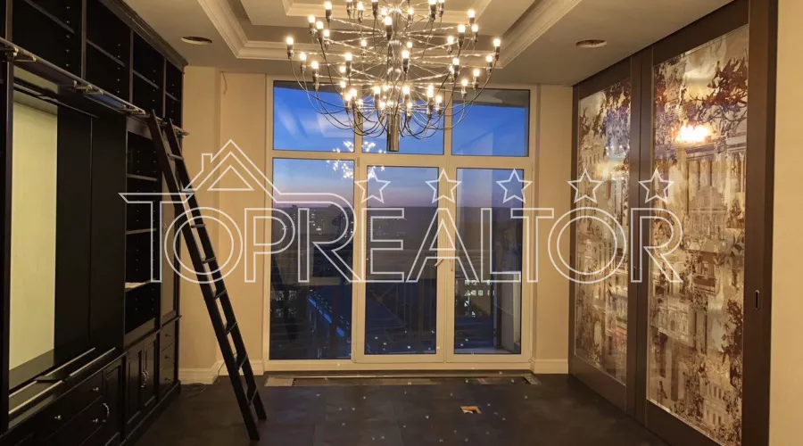 Продам 4 кімнатну квартиру в будинку бізнес-класу Схід-Захід | Toprealtor