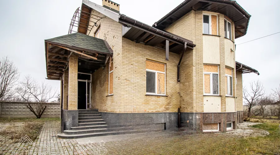 Продам 3-х этажный дом с повреждениями после обстрелов на Большой Даниловке | Toprealtor