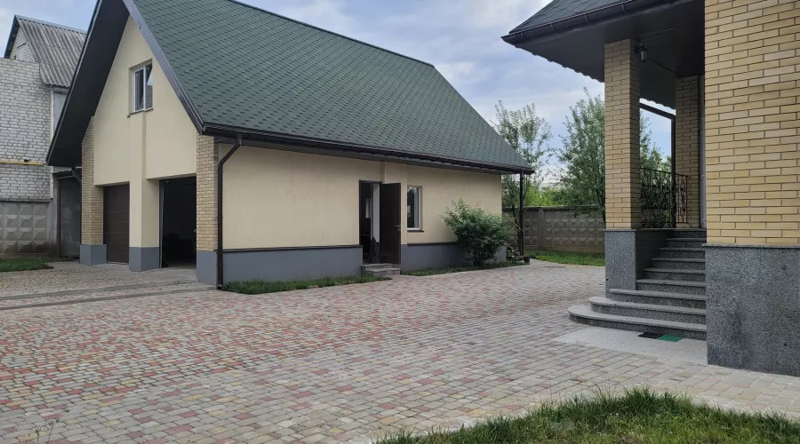 Продам 3-х этажный дом с повреждениями после обстрелов на Большой Даниловке | Toprealtor