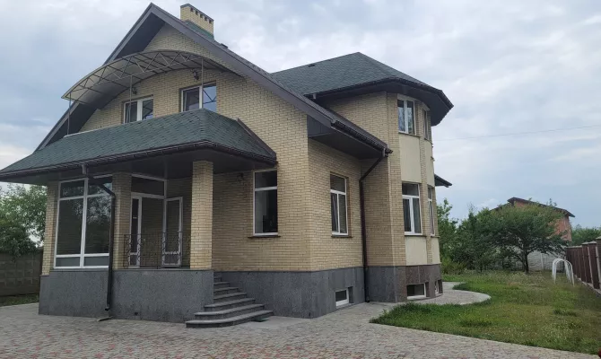 Продам 3-поверховий будинок з пошкодженнями після обстрілів на Великій Данилівці | Toprealtor