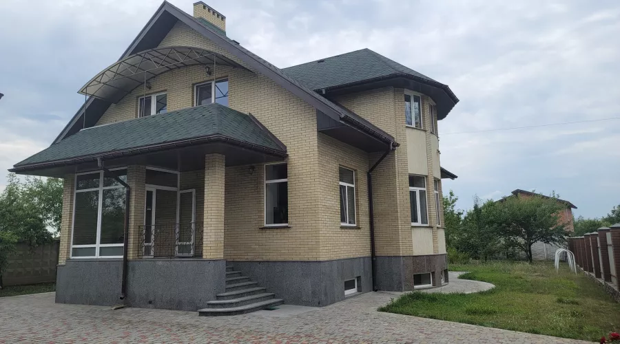 Продам 3-х этажный дом с повреждениями после обстрелов на Большой Даниловке | Toprealtor