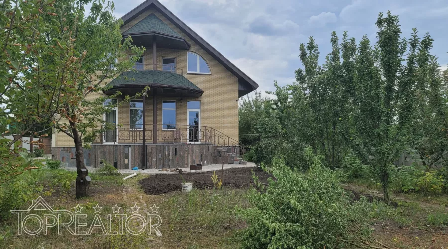 Продам 3-поверховий будинок з пошкодженнями після обстрілів на Великій Данилівці | Toprealtor