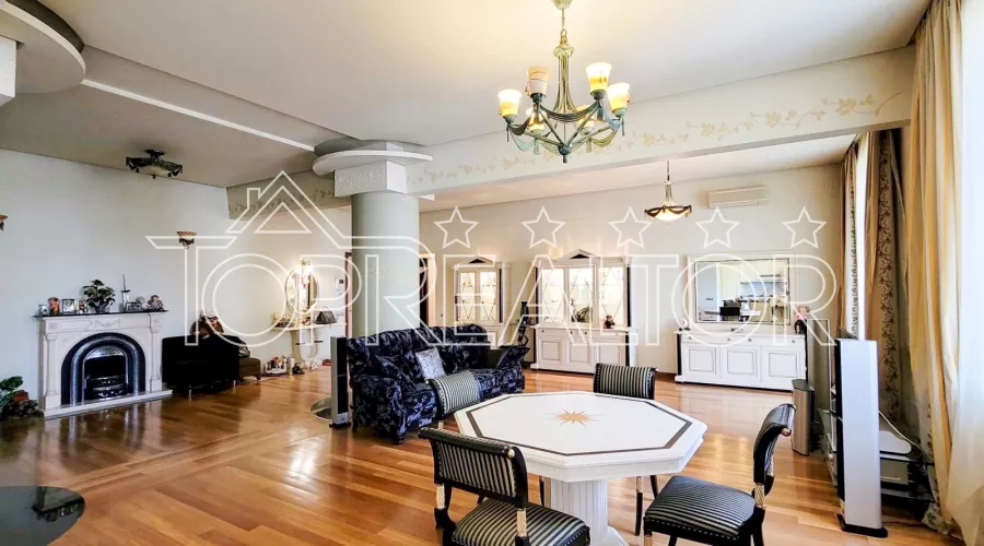 Продам 4-кімнатну квартиру з видом на парк Горького. Є відеоогляд | Toprealtor