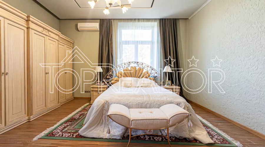Продам 4-кімнатну квартиру з видом на парк Горького. Є відеоогляд | Toprealtor