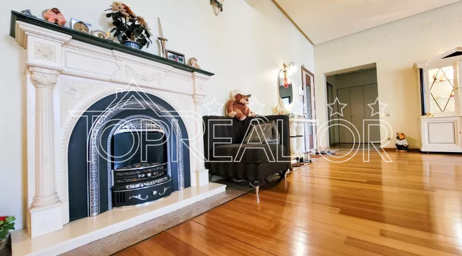 Продам 4-кімнатну квартиру з видом на парк Горького. Є відеоогляд | Toprealtor