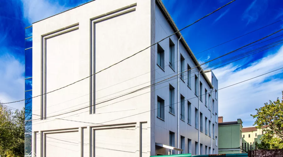 Продам сучасну 3-поверхову будівлю на площі Фейєрбаха | Toprealtor