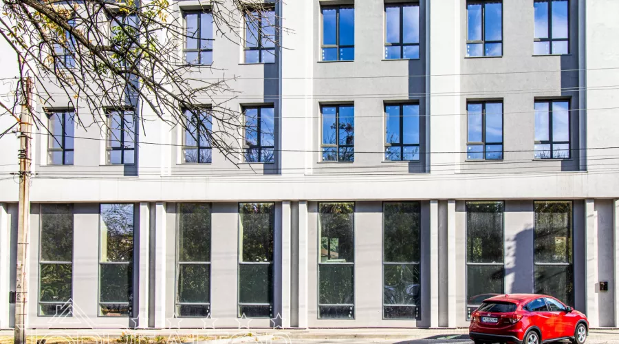 Продам сучасну 3-поверхову будівлю на площі Фейєрбаха | Toprealtor