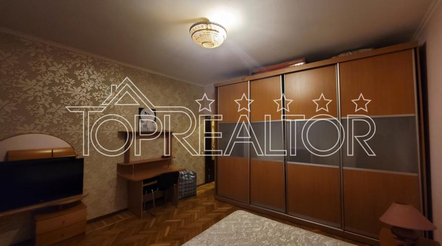 Продам 3-комнатную квартиру в сталинке рядом с парком Горького | Toprealtor