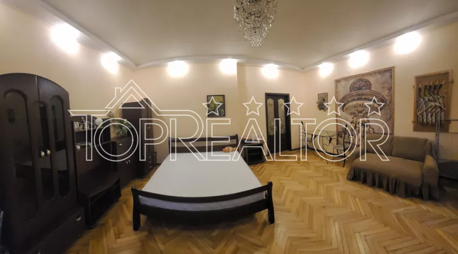 Продам 3-кімнатну квартиру в сталінці поруч з парком Горького | Toprealtor