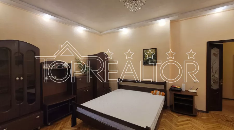 Продам 3-кімнатну квартиру в сталінці поруч з парком Горького | Toprealtor