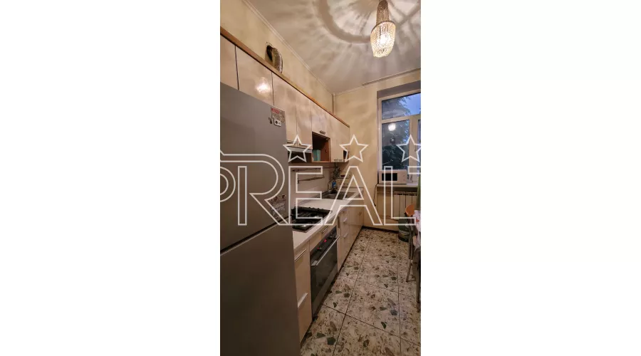 Продам 3-кімнатну квартиру в сталінці поруч з парком Горького | Toprealtor