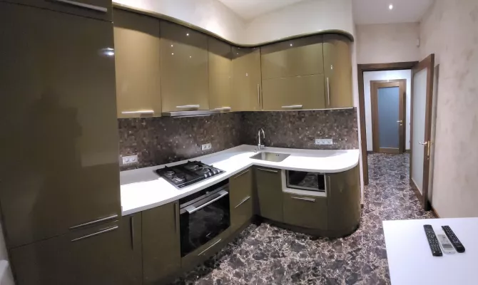 Продам 2-кімнатну квартиру в престижному будинку на вул.Космічній | Toprealtor