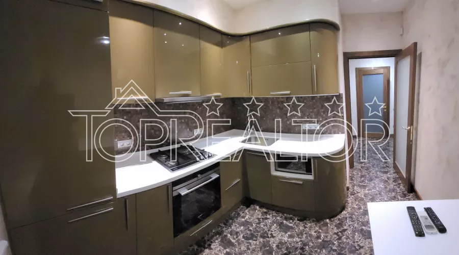 Продам 2-кімнатну квартиру в престижному будинку на вул.Космічній | Toprealtor